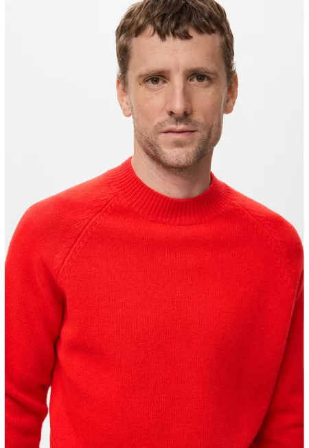 Пуловер от вълна с овално деколте - Аленочервен