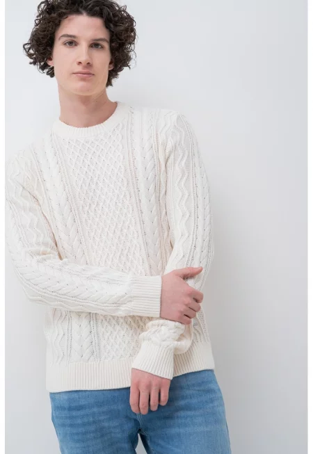 Пуловер с овално деколте и плетка осморка - Слонова кост