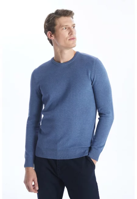 Пуловер с овално деколте