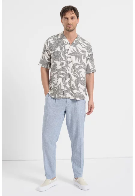 Риза с десен и раздвоен ревер