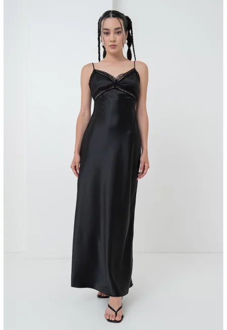 Сатенена дълга рокля с дантела - Черен