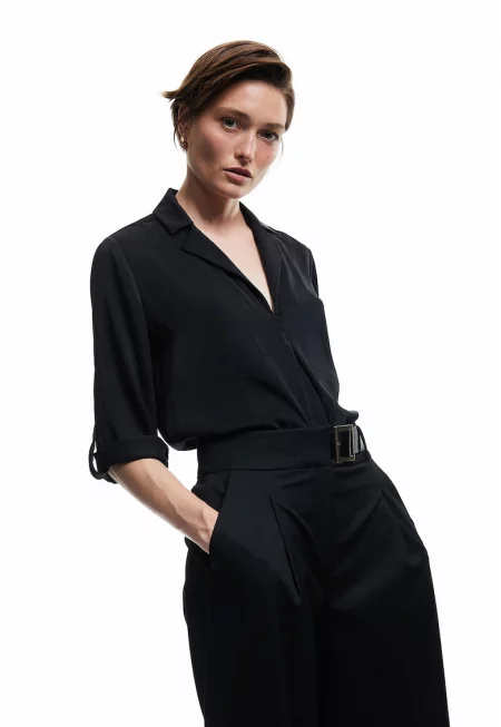 Сатинирана блуза с шпиц