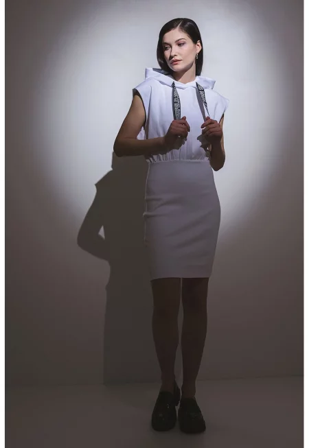 Вталена къса рокля с дизайн 2 в 1 - Бял