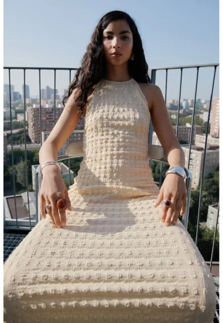 Дълга рокля с релеф