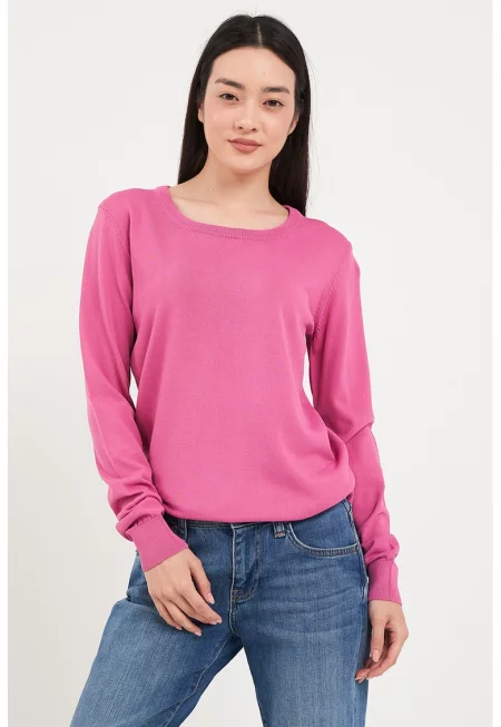 Фино плетен пуловер с изчистен десен