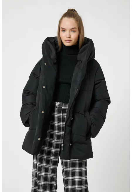 Капитонирано зимно яке с качулка