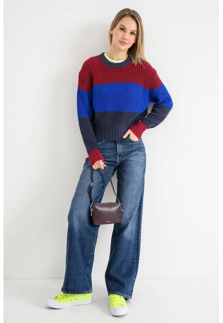 Плетен пуловер с овално деколте