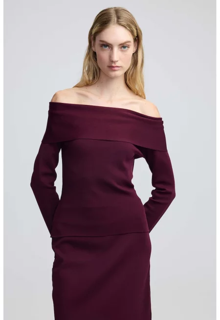 Пуловер с голо рамо - Тъмновиолетов