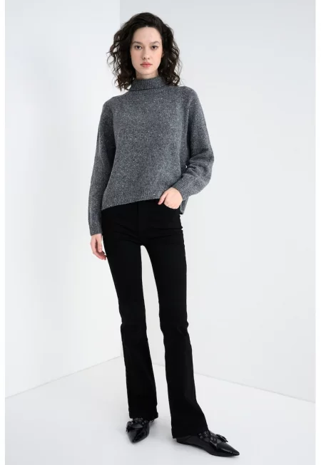 Пуловер с вълна с поло