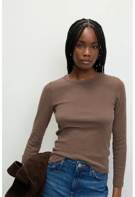 Рипсена блуза с овално деколте