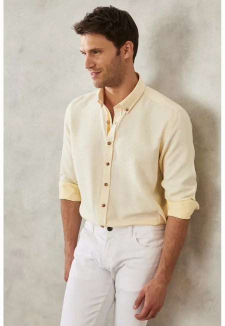 Риза с копчета на яката