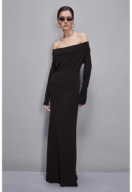 Rochie lunga cu decolteu pe umeri - Черен