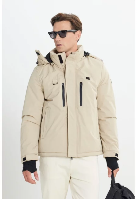 Късо непромокаемо зимно яке с качулка