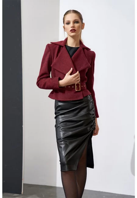 Късо вълнено палто