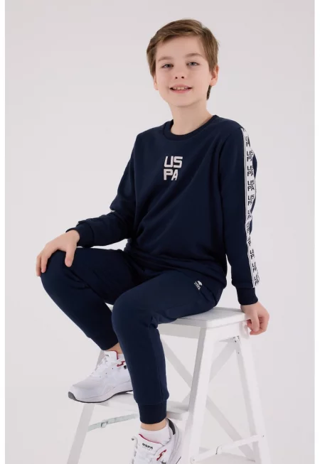 Спортен екип с контрастни панели