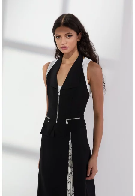 Елек с цип и отвор на гърба - Черен