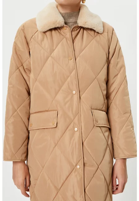 Капитонирано зимно яке с еко пух на яката