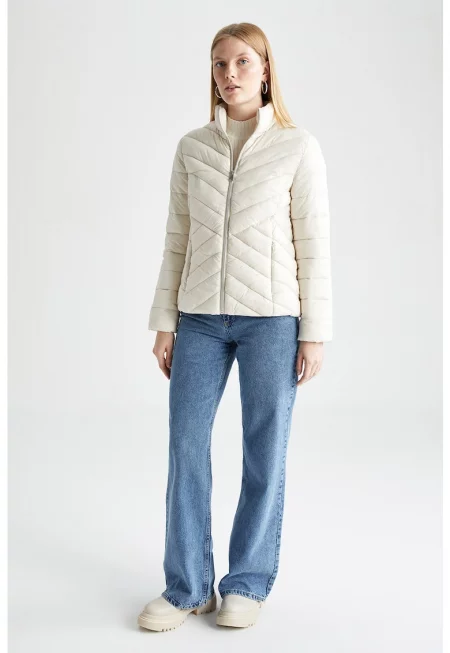 Капитонирано зимно яке с цип