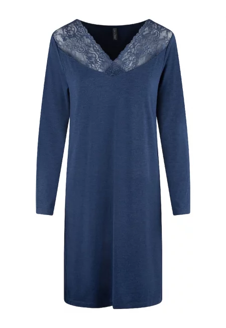 Нощница с дълги ръкави и дантела