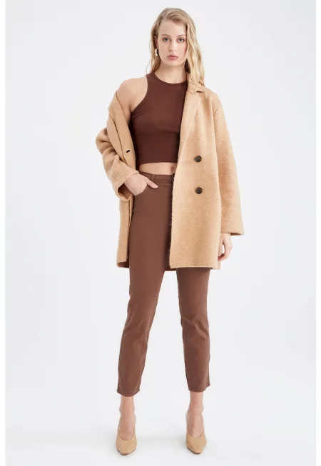 Палто с двуредно закопчаване и раздвоен ревер