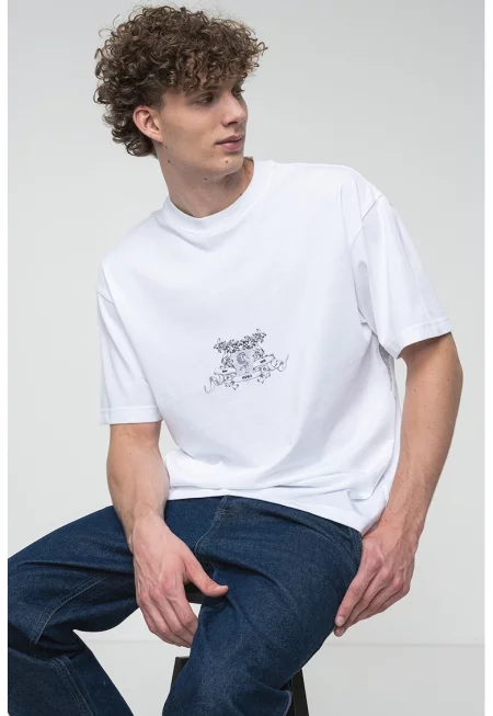 Памучна тениска с овално деколте