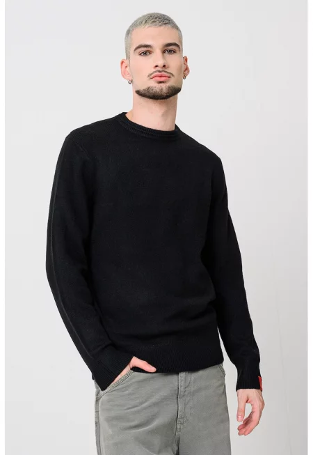 Пуловер с овално деколте - Черен