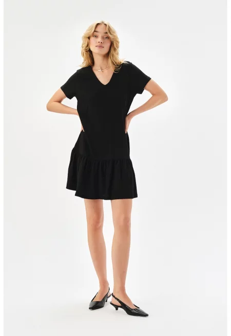 Разкроена рокля с къси ръкави