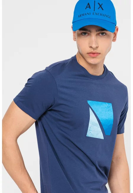 Тениска с овално деколте