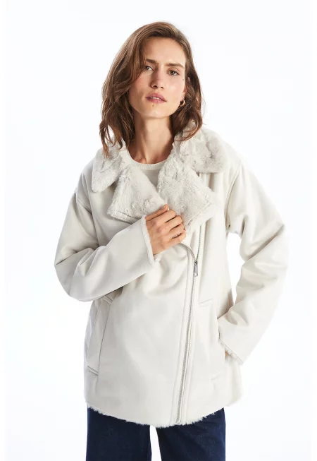 Късо зимно яке с яка от еко пух