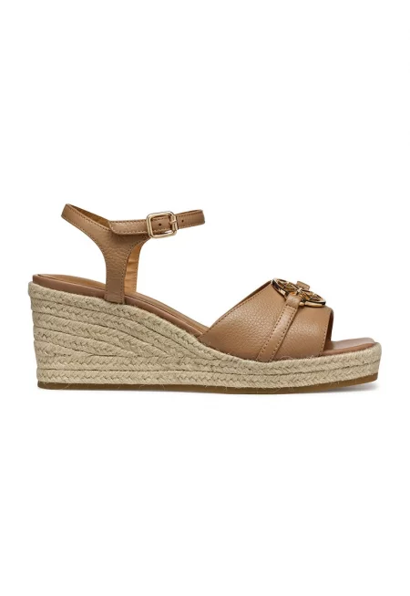 Кожени сандали със скосена подметка - Тъмнобежово