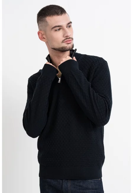 Пуловер с къс цип