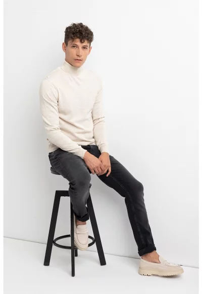 Пуловер с вълна с поло