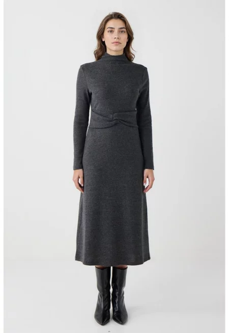 Разкроена миди рокля