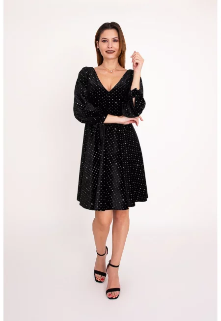 Разкроена рокля Noir Velvet с декоративни камъни