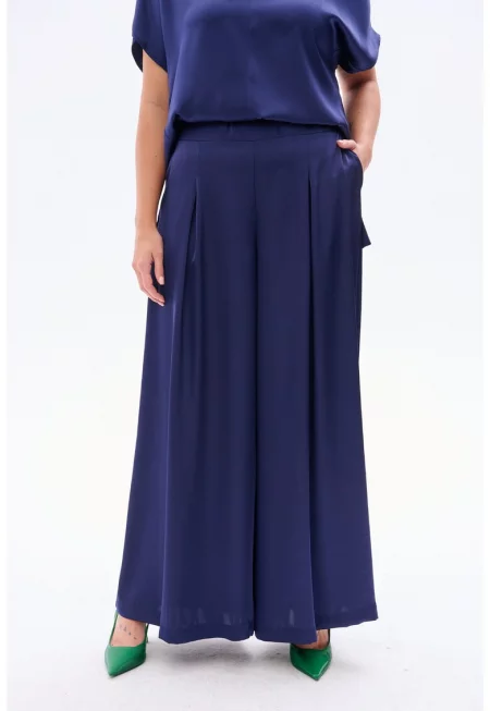 Широки панталони с изчистен модел