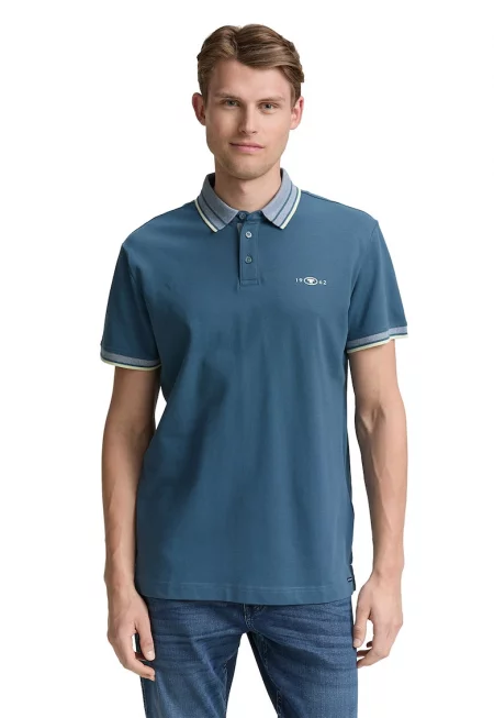 Тениска с яка и контрасти