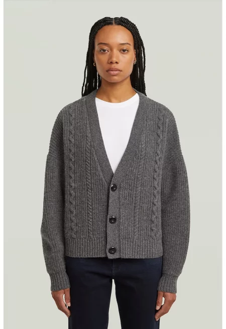 Вълнена жилетка с плетка осморка